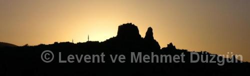 günbatımında uçhisar